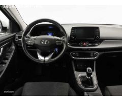 Hyundai i30 1.5 DPI Klass SLX 110 de 2024 con 11.783 Km por 17.900 EUR. en Barcelona
