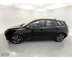 Hyundai i30 1.5 DPI Klass SLX 110 de 2024 con 9.468 Km por 17.900 EUR. en Barcelona