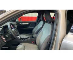 Volvo XC40 TODOTERRENO 1.5 T4 PHEV RECHARGE CORE AUTOMATICO 211CV 5P de 2023 con 29.519 Km por 35.90