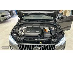 Volvo XC 60 2.0 T6 RECHARGE CORE AUTO 4WD 5P de 2024 con 15.300 Km por 55.900 EUR. en Madrid