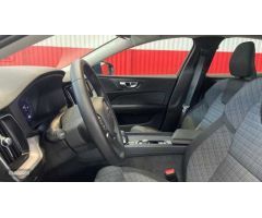 Volvo S60 SEDAN 2.0 B4 P CORE AUTOMATICO 197CV 4P de 2024 con 35.719 Km por 34.900 EUR. en Sevilla