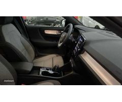Volvo XC40 TODOTERRENO 1.5 T4 PHEV RECHARGE PLUS DARK DCT 211 5P de 2023 con 11.000 Km por 35.900 EU