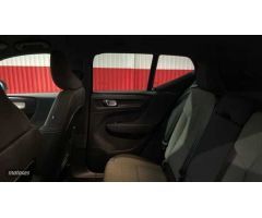 Volvo XC40 TODOTERRENO 1.5 T4 PHEV RECHARGE PLUS DARK DCT 211 5P de 2023 con 11.000 Km por 35.900 EU