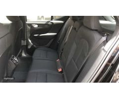 Volvo XC40 2.0 B3 ESSENTIAL AUTO 163 5P de 2024 con 1 Km por 36.500 EUR. en La Rioja