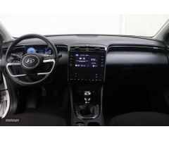 Hyundai Tucson 1.6 TGDI Maxx 4x2 de 2024 con 18.111 Km por 25.900 EUR. en Granada