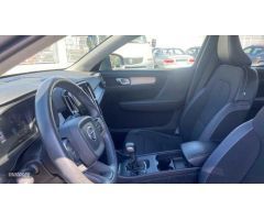 Volvo XC40 TODOTERRENO 2.0 D3 MOMENTUM 150 CV 5P de 2019 con 109.799 Km por 22.500 EUR. en Sevilla