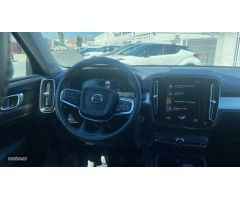 Volvo XC40 TODOTERRENO 2.0 D3 MOMENTUM 150 CV 5P de 2019 con 109.799 Km por 22.500 EUR. en Sevilla