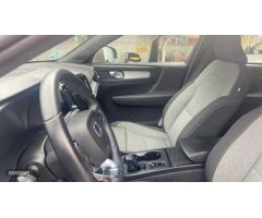 Volvo XC40 TODOTERRENO 1.5 T2 CORE AUTOMATICO 129CV 5P de 2023 con 28.352 Km por 31.900 EUR. en Sevi