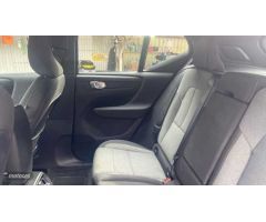 Volvo XC40 TODOTERRENO 1.5 T2 CORE AUTOMATICO 129CV 5P de 2023 con 28.352 Km por 31.900 EUR. en Sevi