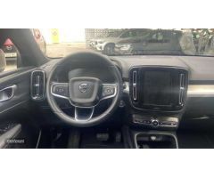 Volvo XC40 TODOTERRENO 1.5 T2 CORE AUTOMATICO 129CV 5P de 2023 con 28.352 Km por 31.900 EUR. en Sevi