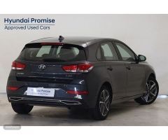 Hyundai i30 1.5 DPI Klass SLX 81 kW (110 CV) de 2022 con 14.553 Km por 17.490 EUR. en Guadalajara