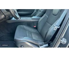 Volvo XC 60 2.0 B4 D MOMENTUM PRO AUTO 197 5P de 2021 con 106.848 Km por 31.500 EUR. en Cordoba