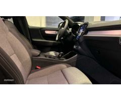 Volvo XC40 2.0 B3 CORE AUTO 5P de 2024 con 31.024 Km por 33.700 EUR. en Valencia