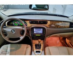 Jaguar S-Type 3.0 v6 executive de 2004 con 268.000 Km por 3.800 EUR. en Sevilla