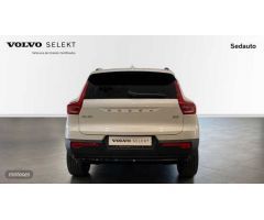 Volvo XC40 2.0 B3 PLUS DARK AUTO 5P de 2023 con 25.937 Km por 35.900 EUR. en Murcia
