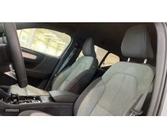 Volvo XC40 2.0 B3 PLUS DARK AUTO 5P de 2023 con 25.937 Km por 35.900 EUR. en Murcia