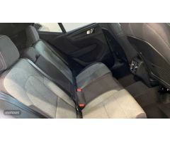 Volvo XC40 2.0 B3 PLUS DARK AUTO 5P de 2023 con 25.937 Km por 35.900 EUR. en Murcia