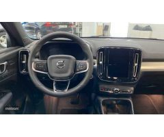 Volvo XC40 2.0 B3 PLUS DARK AUTO 5P de 2023 con 25.937 Km por 35.900 EUR. en Murcia