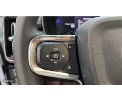 Volvo XC40 2.0 B3 PLUS DARK AUTO 5P de 2023 con 25.937 Km por 35.900 EUR. en Murcia