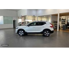 Volvo XC40 2.0 B3 PLUS DARK AUTO 5P de 2023 con 25.937 Km por 35.900 EUR. en Murcia