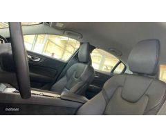 Volvo S60 2.0 B4 P PLUS DARK DCT 4P de 2024 con 11.057 Km por 41.900 EUR. en Murcia