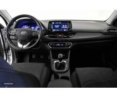 Hyundai i30 1.5 DPI Klass SLX 110 de 2024 con 15.006 Km por 18.900 EUR. en Girona