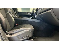 Volvo XC 60 2.0 B4 D MOMENTUM PRO AUTO 197 CV de 2021 con 135.904 Km por 32.900 EUR. en A Coruna