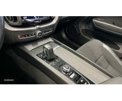 Volvo XC 60 2.0 B4 D MOMENTUM PRO AUTO 197 CV de 2021 con 135.904 Km por 32.900 EUR. en A Coruna