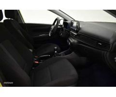 Hyundai i20 1.2 MPI Klass de 2024 con 21.895 Km por 16.750 EUR. en Barcelona