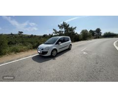 Renault Grand Modus 1.6 gasolina cambio automatico de 2010 con 114.800 Km por 5.450 EUR. en Girona