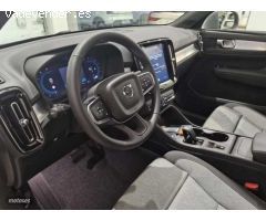 Volvo XC40 Core, B3 Mild hybrid, Gasolina de 2025 con 1 Km por 37.900 EUR. en Navarra