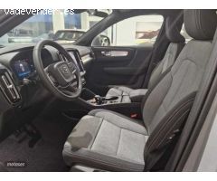 Volvo XC40 Core, B3 Mild hybrid, Gasolina de 2025 con 1 Km por 37.900 EUR. en Navarra