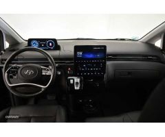 Hyundai Staria Staria 2.2CRDi 9S Style 4x4 177 Aut. de 2024 con 18.928 Km por 49.999 EUR. en Madrid