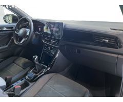 Volkswagen T-Roc 1.0 TSI Dark Line 115 cv de 2025 con 20 Km por 29.890 EUR. en Barcelona