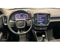 Volvo XC40 1.5 T2 MOMENTUM CORE 129 CV de 2021 con 73.292 Km por 22.900 EUR. en A Coruna