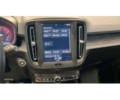 Volvo XC40 1.5 T2 MOMENTUM CORE 129 CV de 2021 con 73.292 Km por 22.900 EUR. en A Coruna