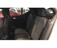 Volvo XC40 XC40 Core, B3 Mild hybrid, Gasolina de 2025 con 10 Km por 44.990 EUR. en Ourense