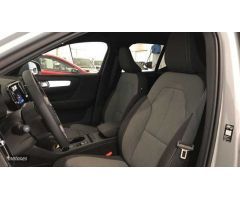 Volvo XC40 XC40 Core, B3 Mild hybrid, Gasolina de 2025 con 5 Km por 44.990 EUR. en Ourense