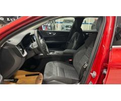 Volvo V 60 V60 Core, B4 Mild hybrid, Diesel de 2025 con 1 Km por 44.500 EUR. en Madrid