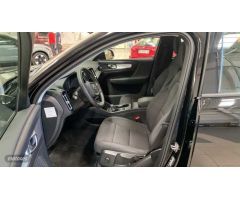 Volvo XC40 XC40 T2 Momentum Pro Automatico de 2020 con 31.958 Km por 26.450 EUR. en Navarra