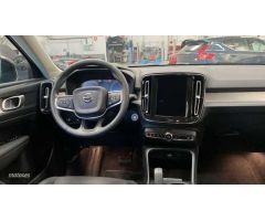 Volvo XC40 XC40 T2 Momentum Pro Automatico de 2020 con 31.958 Km por 26.450 EUR. en Navarra