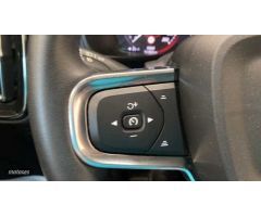 Volvo XC40 XC40 T2 Momentum Pro Automatico de 2020 con 31.958 Km por 26.450 EUR. en Navarra