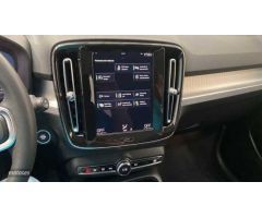 Volvo XC40 XC40 T2 Momentum Pro Automatico de 2020 con 31.958 Km por 26.450 EUR. en Navarra