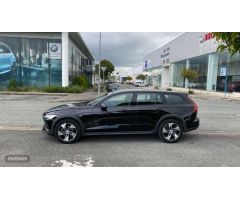 Volvo V 60 V60 Cross Country Core, B4 (diesel) AWD, Diesel de 2023 con 44.260 Km por 39.750 EUR. en