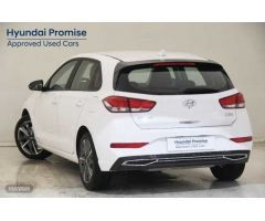 Hyundai i30 1.5 DPI Klass SLX 110 de 2024 con 7.771 Km por 19.900 EUR. en Huelva