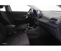 Hyundai i30 1.5 DPI Klass SLX 110 de 2024 con 8.009 Km por 19.900 EUR. en Huelva