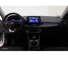 Hyundai i30 1.5 DPI Klass SLX 110 de 2024 con 8.009 Km por 19.900 EUR. en Huelva