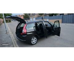 Citroen C4 Grand Picasso 1.6 HDI 110 MANUAL 7 PLAZAS de 2011 con 407.000 Km por 4.900 EUR. en Ciudad