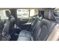 Volvo XC40 XC40 Core, B3 Mild hybrid, Gasolina de 2025 con 1.104 Km por 43.500 EUR. en Sevilla