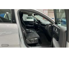 Volvo XC40 1.5 T2 ESSENTIAL AUTO 5P de 2024 con 20.000 Km por 29.900 EUR. en Madrid